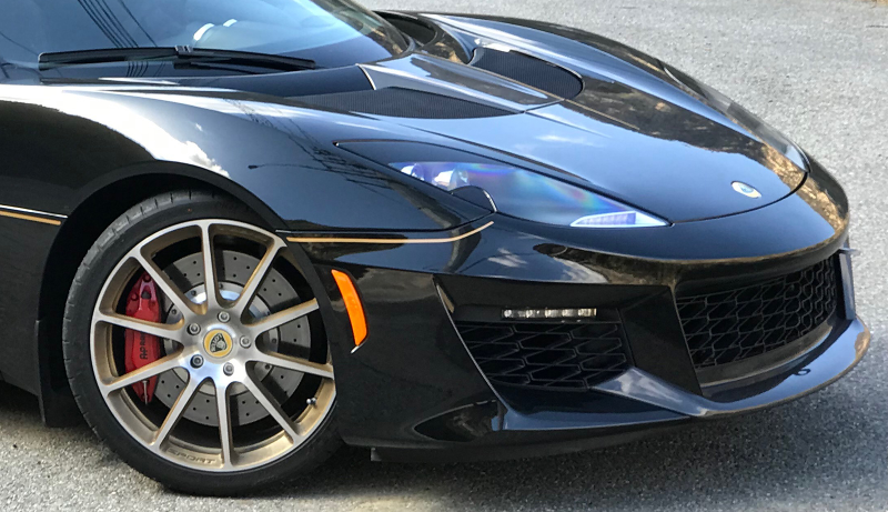 Illustration for article titled The 2018 Lotus Evora Sport 410 GP Edition Is Far More Inspiring Than A Cayman Or Corvette